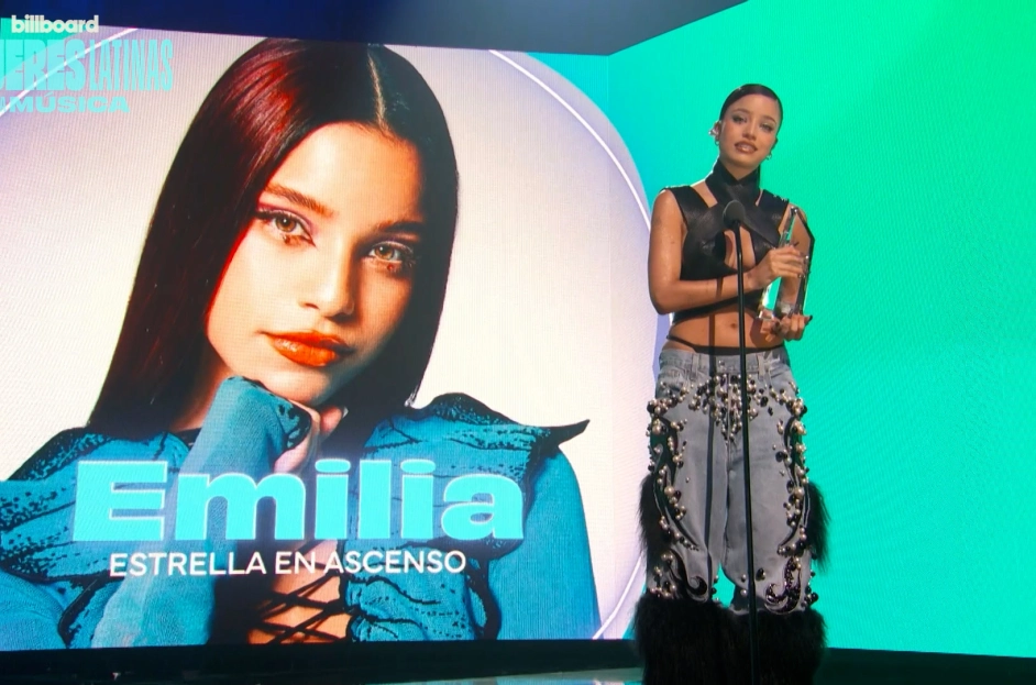 “ESTRELLA EN ASCENSO”: Emilia es reconocida en Billboard Mujeres Latinas en la Música