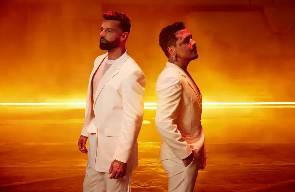 RICKY MARTIN ESTRENÓ NUEVA VERSIÓN DE “FUEGO DE NOCHE, NIEVE DE DÍA” JUNTO A CHRISTIAN NODAL